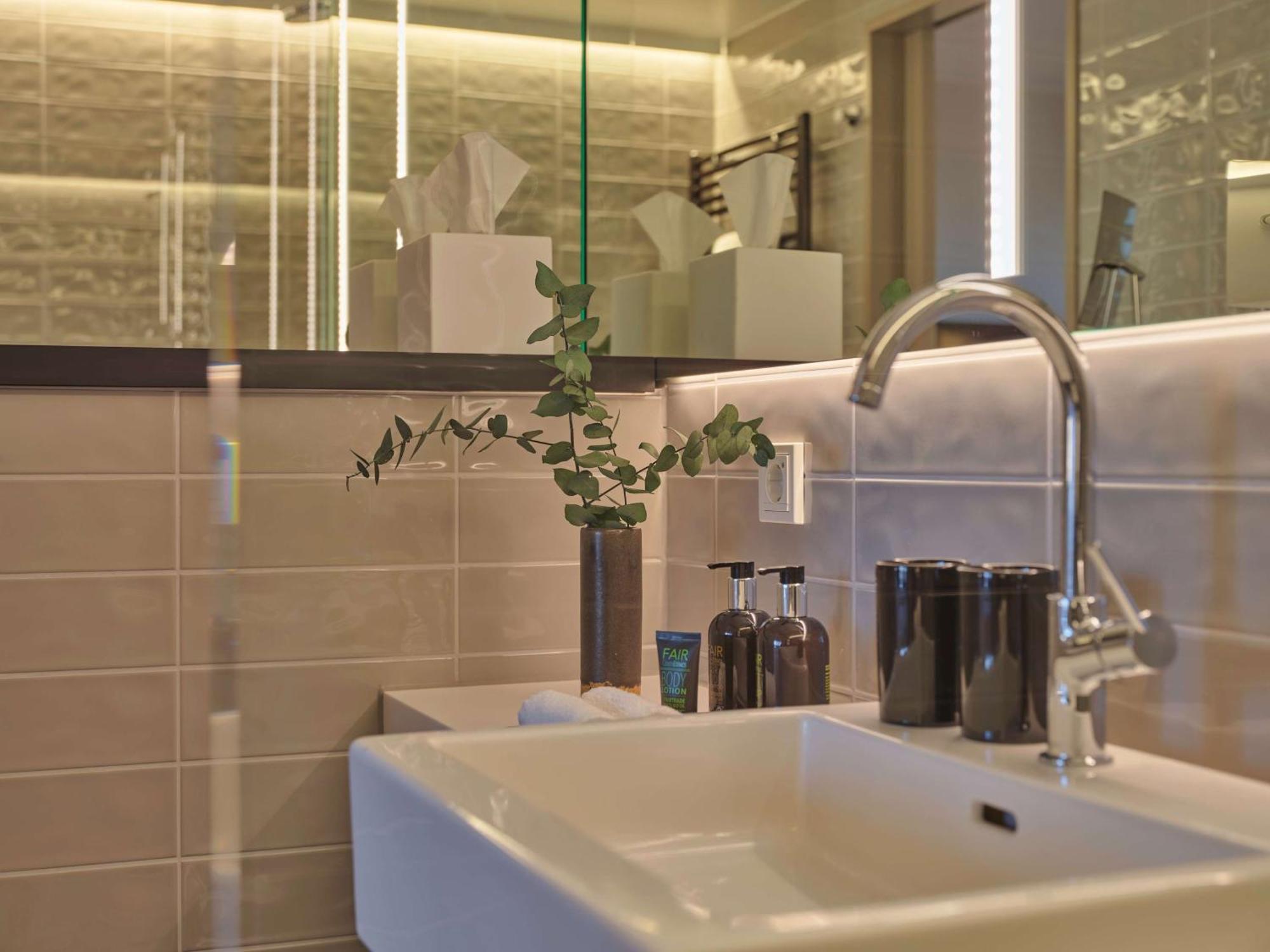 Adina Aparthotel 4*