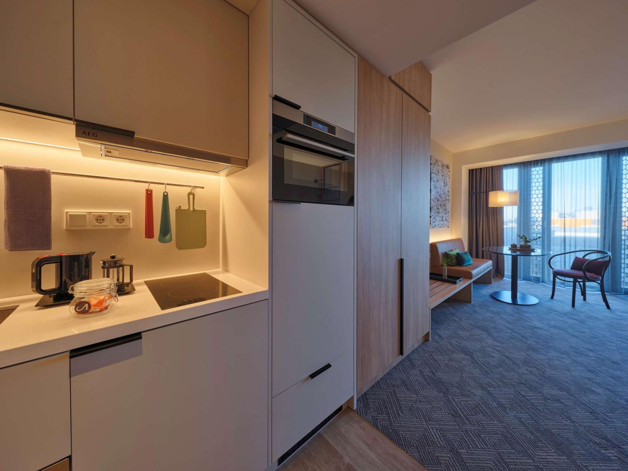 Adina Aparthotel 4*