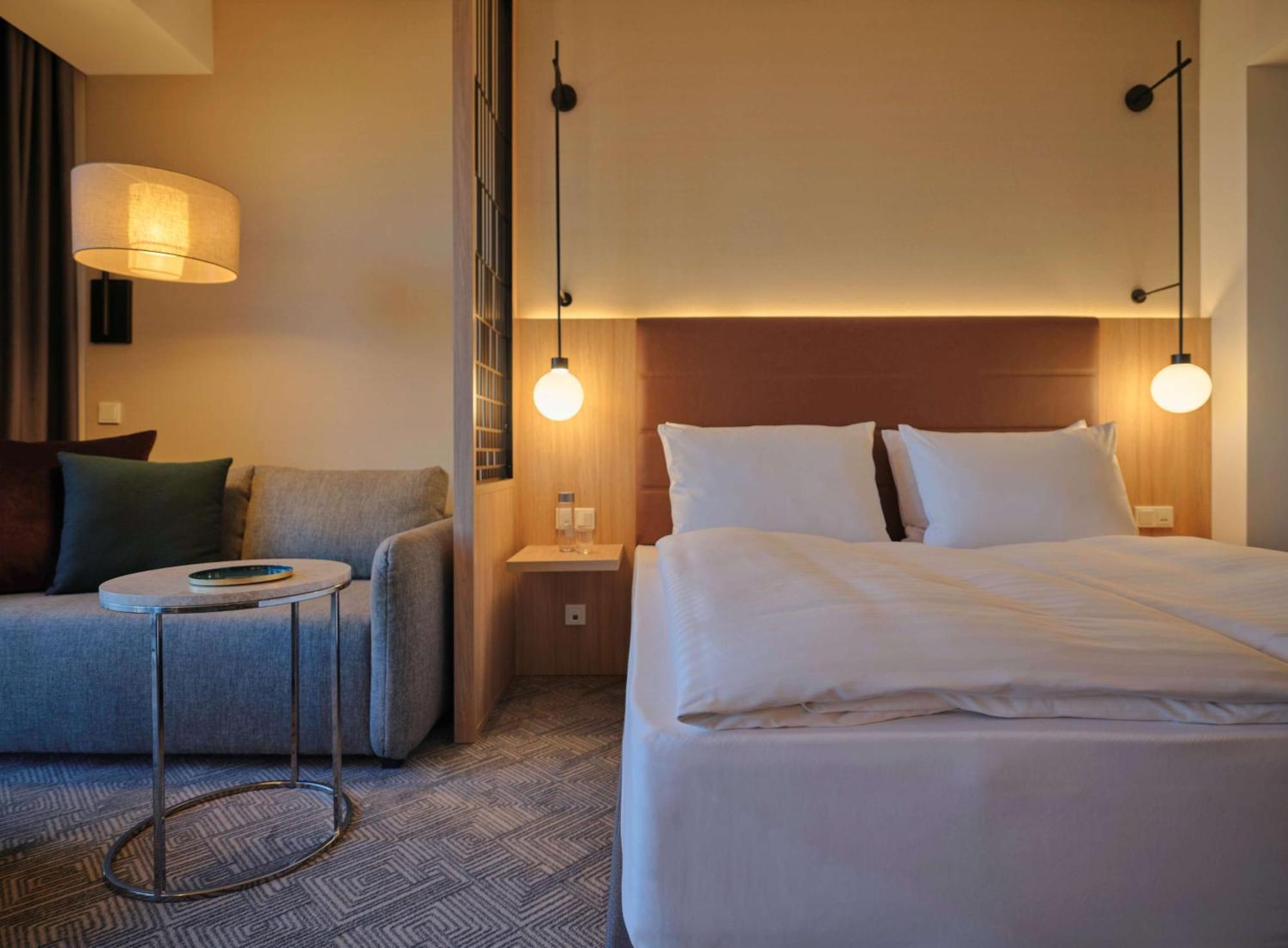 Adina Aparthotel 4*