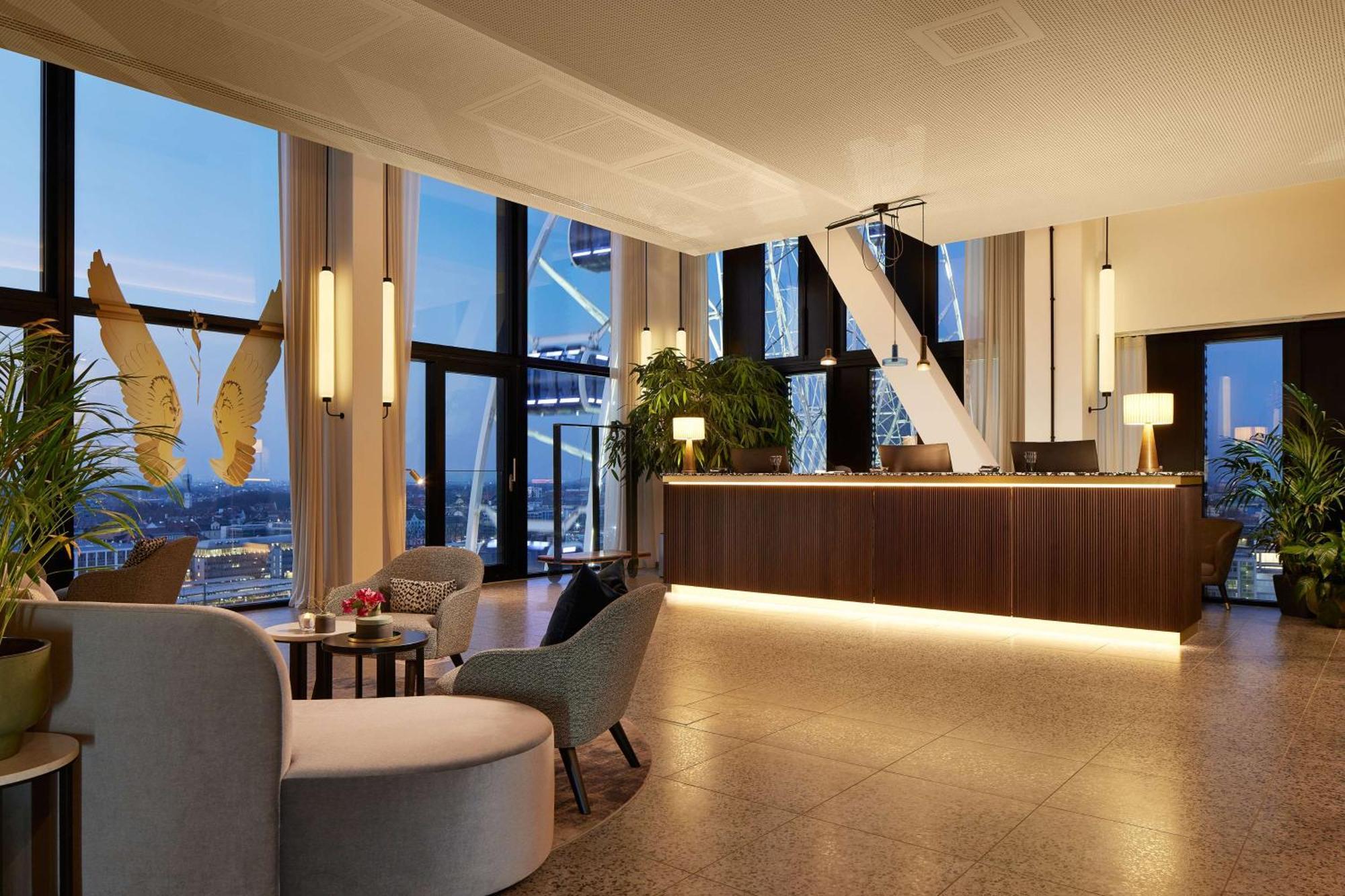 Adina Aparthotel 4*